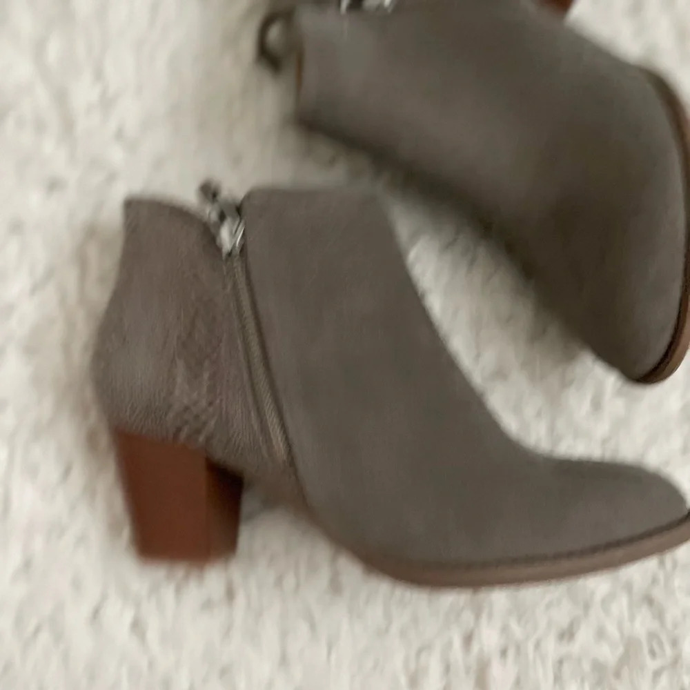 Vionic Anne booties - Picture 2 of 9